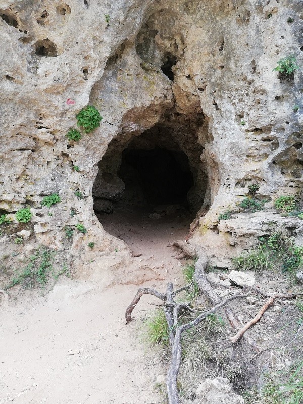 La grotte de l'homme mort