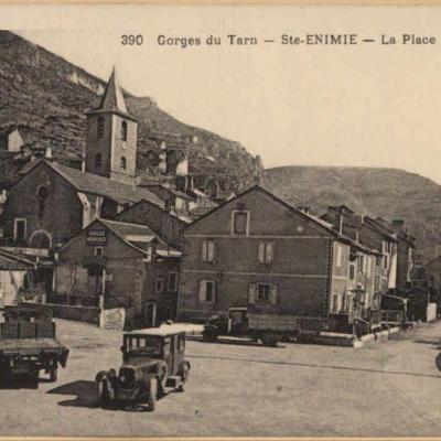 La place de Sainte-Enimie